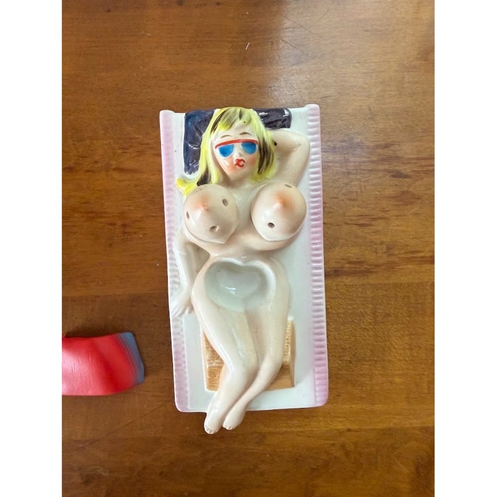 Vintage 80s Novelty Ceramic Beach Babe Boobie Salt n Pepper Shaker Japan - VIDEO - Picture 10 of 17